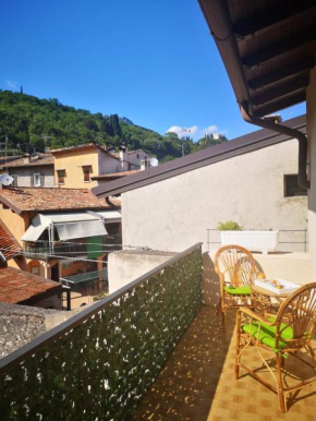Casa Caterina 2 storey house, with a mountain view, Toscolano Maderno